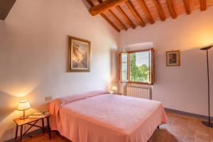 Postel nebo postele na pokoji v ubytování Fattoria Querceto + 37 fotografií
