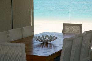 Fotografie z fotogalerie ubytování Summer Breeze Beachfront Luxury Apartment Pointe d'Esny v destinaci Pointe d'Esny