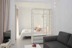 a living room with a bed and a mirror at Canary Lofts in Santa Cruz de Tenerife