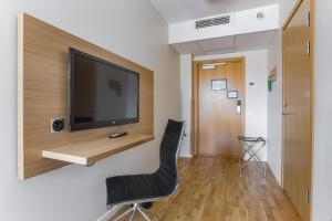 Μια τηλεόραση ή/και κέντρο ψυχαγωγίας στο Hotel Spekeröd