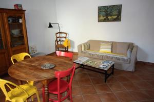 a living room with a table and chairs and a couch at Maison de village Ramatuelle in Ramatuelle