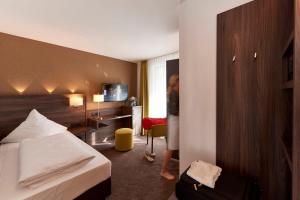 Llit o llits en una habitació de Hotel Mühlenhof Lollar