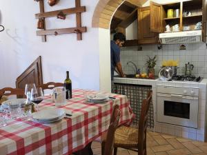 Kuchyňa alebo kuchynka v ubytovaní Agriturismo Palazzo Conti - B