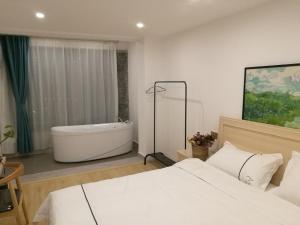 Gallery image of Home Bird Garden Villa in Dali