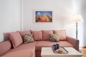 Khu vực ghế ngồi tại Live like a local, next to Acropolis!