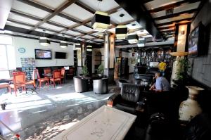 Lounge nebo bar v ubytování Hotel Lubjana