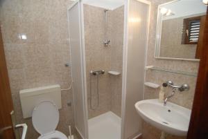 Koupelna v ubytování Apartments Lonić