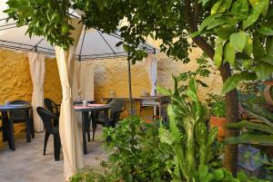 Vonkajšia záhrada v ubytovaní B&B Il Melograno Antico con Terrazza e Giardino