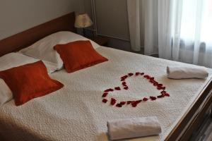 Postel nebo postele na pokoji v ubytování Hotel Bursztyn