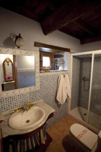 A bathroom at O Muiño de Pena Még 37 kép