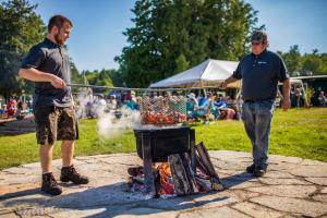 Gril dostupný pro hosty v motelu