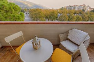 a table and chairs on a balcony with a view of a city at Casa del Sole in Prato