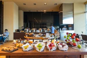 a table with many baskets of fruit on it at Movich Hotel de Pereira in Pereira