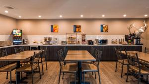 a restaurant with wooden tables and a counter at Best Western John Day Inn in John Day