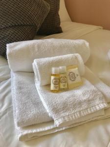 two towels and two bottles of honey on a bed at Apartments Center Santos in Lisbon