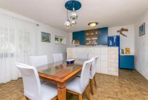 Kuchyň nebo kuchyňský kout v ubytování Apartments Slavomir