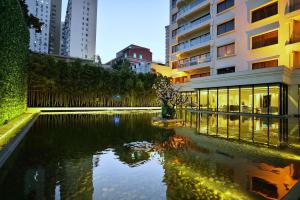 Peldbaseins naktsmītnē Metropolo Classiq Dahua Hotel Shanghai Jing'an vai tās tuvumā
