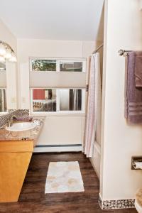 a bathroom with a sink and a window at Red Wing Motel in Manitou Springs