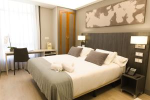 מיטה או מיטות בחדר ב-Hotel Cruz de la Victoria