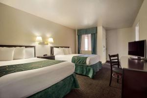 Katil atau katil-katil dalam bilik di Travelodge by Wyndham Winslow