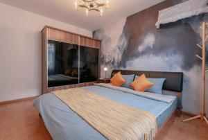a bedroom with a large bed and a large window at Xi’an Beilin·Xiaozhai· Locals Apartment 00178070 in Xi'an