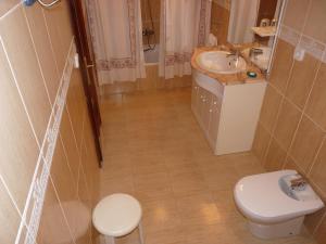 a bathroom with a toilet and a sink at Hospedaje Roiz in Suances