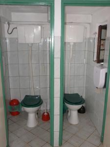 A bathroom at Szkolne Schronisko Młodzieżowe Złoty Widok