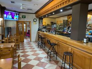 Lounge alebo bar v ubytovaní Hotel-Restaurante la Loma + 14 fotografií