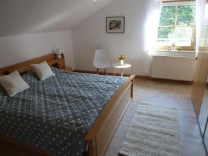 A bed or beds in a room at Ferienhaus Linn
