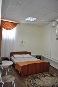 Een bed of bedden in een kamer bij Fatima Hotel