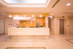 台北的住宿－洛碁大飯店花華分館，医院的大厅,有接待台