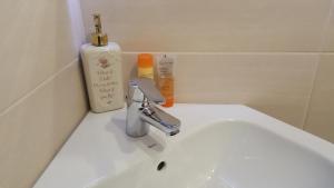 Ένα μπάνιο στο Malavi top center studio Ruse! Comfort&clean! +37 φωτογραφίες