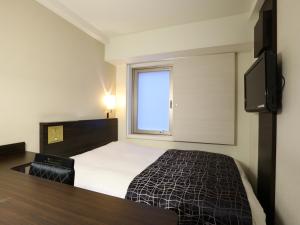a hotel room with a bed and a television at APA Hotel Asakusa Kuramae in Tokyo
