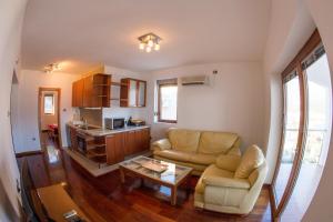 Kuchyň nebo kuchyňský kout v ubytování Lux Panoramic Apartment