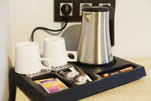 Hôtel du Parc Ath的咖啡和沏茶工具
