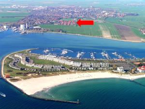 an aerial view of a beach with a red arrow at Ferienwohnungen Hass - Haus 10 in Fehmarn