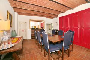 Posedenie v ubytovaní Villa in Private Estate,shared Pool,parking,3km to Ponte Vecchio