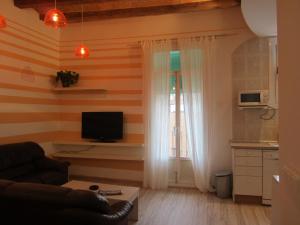 Μια τηλεόραση ή/και κέντρο ψυχαγωγίας στο Fira Plaza España Apartment 3ʳᵈ Floor Balcony