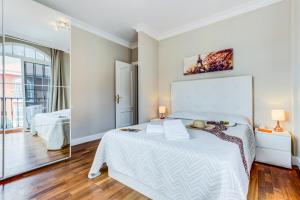 Posteľ alebo postele v izbe v ubytovaní LUXURY WHITE VILLA with sea view, heated pool