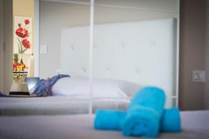 Posteľ alebo postele v izbe v ubytovaní LUXURY WHITE VILLA with sea view, heated pool