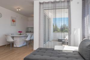 Posezení v ubytování Villa Star 4 luxury apartment with a pool
