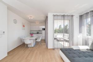 Fotografie z fotogalerie ubytování Villa Star 4 luxury apartment with a pool v Novalji
