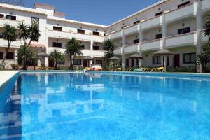 Bazén v ubytovaní Hotel Tarik alebo v jeho blízkosti