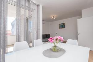Posezení v ubytování Villa Star 4 luxury apartment with a pool