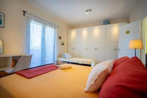 a bedroom with a large bed with red sheets at Villa Rodi in Katastárion