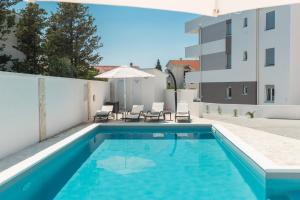 Bazén v ubytování Villa Star 4 luxury apartment with a pool nebo v jeho okolí