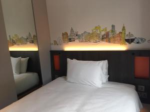 A bed or beds in a room at easyHotel Belfast