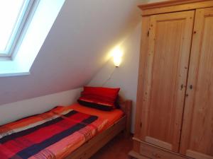 
Ein Bett oder Betten in einem Zimmer der Unterkunft Ferienwohnungen Hass - Haus 10
