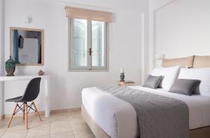 Кровать или кровати в номере Muses Rooms Milos
