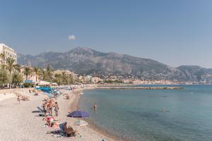 Příroda nedaleko aparthotelu + 55 fotografií